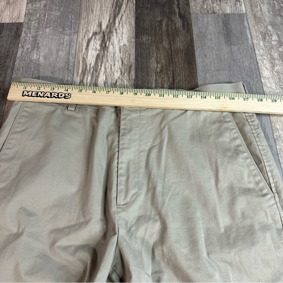 Oxford Golf Stretch Khaki Shorts, 34 Men - Picture 7 of 9